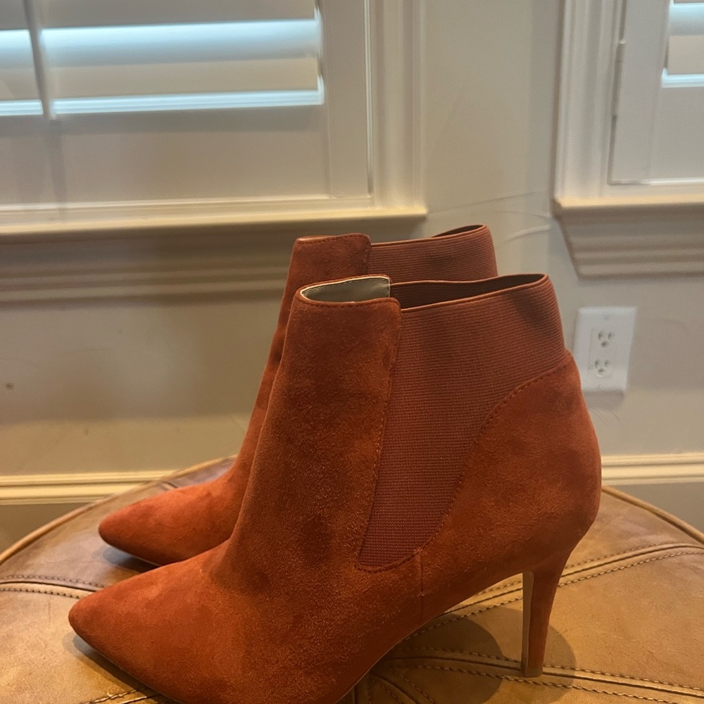 Women's Rust Suede Pointed-Toe Ankle Boots